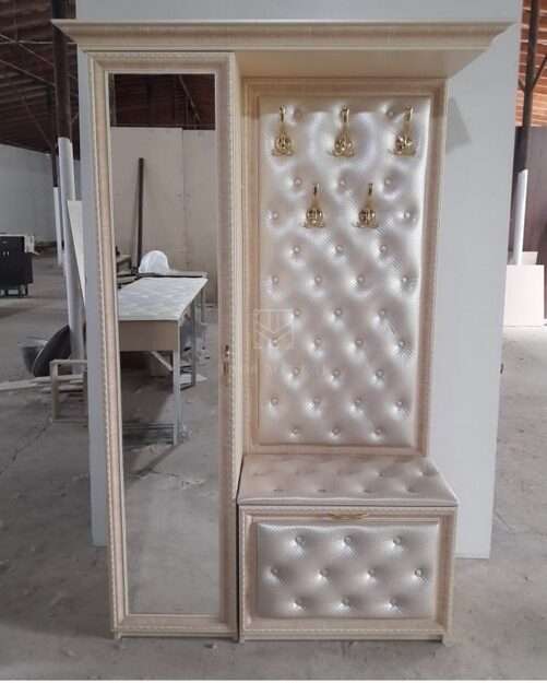 Прихожая бежево-золотая №27